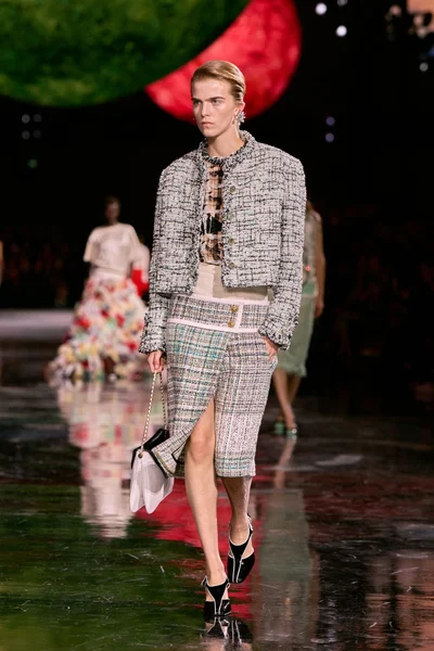 Look 75